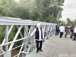Gubernur Khofifah Resmikan Jembatan Bailey di Probolinggo yang Pernah Putus