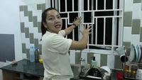 Sederhana! Begini Potret Dapur di Rumah Hesti Purwadinata