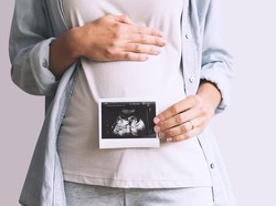 Ciri-Ciri Ada Janin Dalam Perut Kamu Bisa Dilihat dari 22 Hal Ini