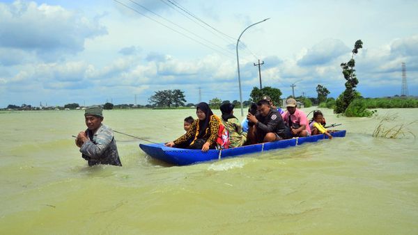Jalan Utama Desa di Kudus Terendam Banjir