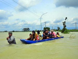Jalan Utama Desa di Kudus Terendam Banjir