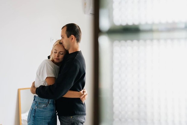 Satu hal penting untuk bisa saling memahami ialah mengontrol emosi dan bersedia untuk memaafkan.