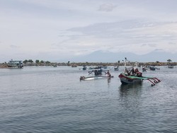 Jukung Nelayan Tenggelam Usai Tabrakan Akibat Angin Kencang di Jembrana