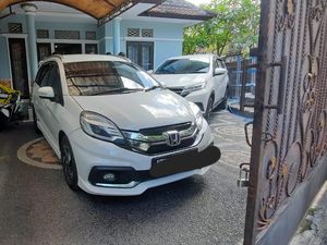 Penampakan Mobil dan Motor Wanita Muda Penipu Jamaah Umroh Rp 2,2 M Penampakan Mobil dan Motor Wanita Muda Penipu Jamaah Umroh Rp 2,2 M