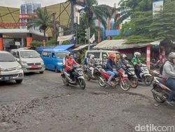 Warga Minta Jalan Rusak Dekat Eks ITC Cibinong Dibeton, Ini Kata Pemprov