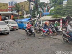 Warga Minta Jalan Rusak Dekat Eks ITC Cibinong Dibeton, Ini Kata Pemprov