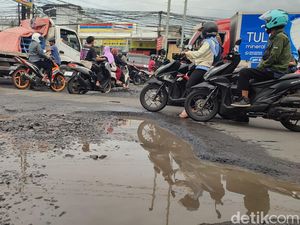 Pemprov Jabar Akan Perbaiki Drainase Jalan Rusak Dekat Eks ITC Cibinong