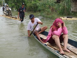 Banjir di Ngastorejo Pati Capai 1,5 Meter, Warga Tunggu Bantuan