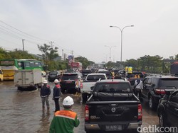 Banjir Jalan Kaligawe Semarang Mulai Surut, Ini Titik yang Masih Tergenang