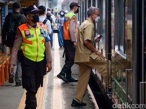 Tarif KRL Bakal Diubah Berdasarkan Kaya-Miskin, Sosiolog Unair Soroti Hal Ini Tarif KRL Bakal Diubah Berdasarkan Kaya-Miskin, Sosiolog Unair Soroti Hal Ini