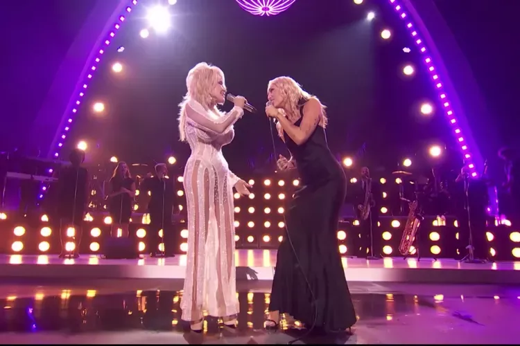Miley Cyrus dan Dolly Parton