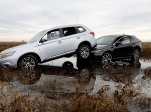 Mobil-mobil di California Saling Tumpuk Imbas Terseret Badai