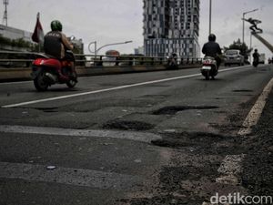 Dinas Bina Marga Bakal Tambal Lubang-lubang Flyover Pancoran Arah Cawang