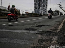 Dinas Bina Marga Bakal Tambal Lubang-lubang Flyover Pancoran Arah Cawang