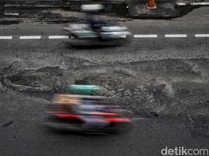 Hati-hati Gaes, Jalan Layang Pancoran Banyak Lubang dan Membahayakan Hati-hati Gaes, Jalan Layang Pancoran Banyak Lubang dan Membahayakan