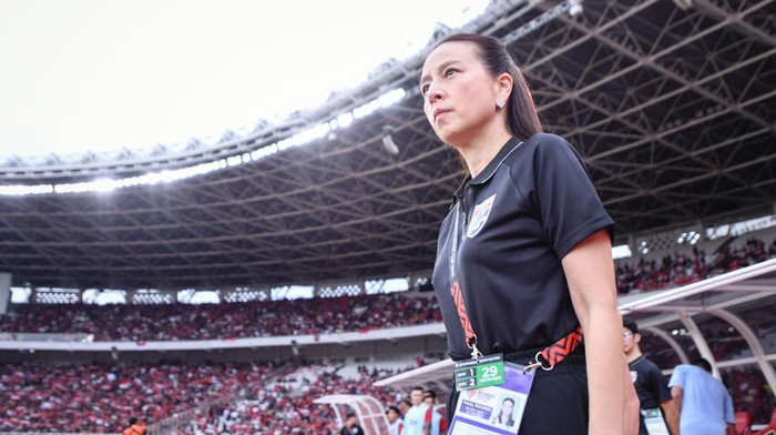 JAKARTA, INDONESIA - 2022/12/29: General manager Nualphan Lamsam of Thailand seen in action during the AFF Mitsubishi Electric Cup 2022 match between Indonesia and Thailand at the Gelora Bung Karno Stadium. Final score; Indonesia 1:1 Thailand. (Photo by Amphol Thongmueangluang/SOPA Images/LightRocket via Getty Images)