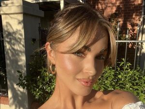 Bercerai, Miss Australia Hapus Suami dari Video Pernikahan