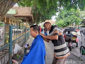 Asa Udin Salon Beringin Alun-alun Jogja Bertahan di Tengah Marak Barbershop Asa Udin Salon Beringin Alun-alun Jogja Bertahan di Tengah Marak Barbershop