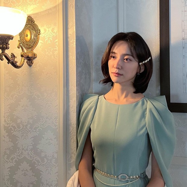 Park Ji Hyun sebagai Mo Hyun Min di Reborn Rich (2022)