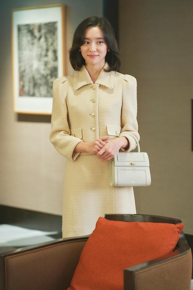 Park Ji Hyun sebagai Mo Hyun Min di Reborn Rich (2022)