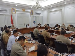 Heru Budi Pimpin Rapim di Balai Kota, Bahas Pengembangan NCICD