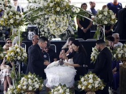 Jenazah Pele disemayamkan di Stadion Vila Belmiro sebelum dimakamkan di Memorial Necropole Ecumenica. Reuters/Diego Vara.