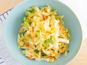 Resep Coleslaw Jagung Manis yang Renyah Gurih dan Segar Resep Coleslaw Jagung Manis yang Renyah Gurih dan Segar