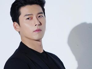 Ekspresi Hyun Bin saat Ditanya soal Son Ye Jin di TIFF Ekspresi Hyun Bin saat Ditanya soal Son Ye Jin di TIFF