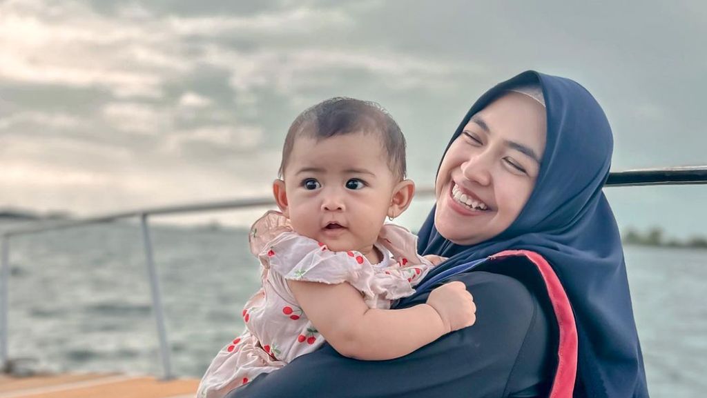 7 Foto Ria Ricis Liburan ke Bali, Nekat Ajak Baby Moana Naik Jetski