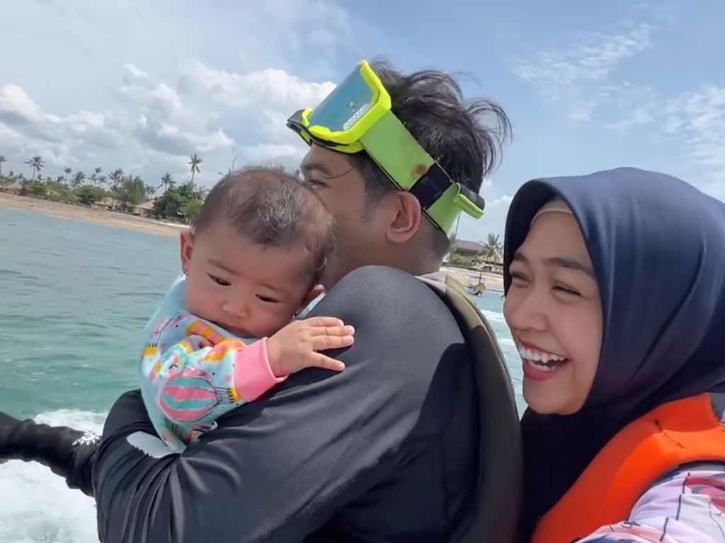 Media Asing Ikut Soroti Ria Ricis Bawa Anak Naik Jetski Media Asing Ikut Soroti Ria Ricis Bawa Anak Naik Jetski