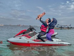 Duh! Konten Ria Ricis Bawa Anak Naik Jet Ski Disorot Media Asing