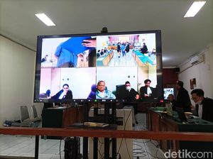 Sidang Korupsi Renovasi Mandala Krida, Hakim Cecar Dirut PT DMI