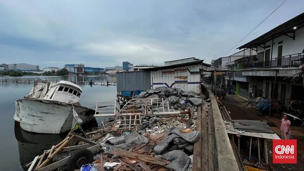 Kondisi pemukiman warga di sekitar tanggul Muara Baru tepatnya di RT 20 RW 17 Penjaringan, Jakarta. Selasa, 3 Januari 2023. CNN Indonesia/Adhi Wicaksono