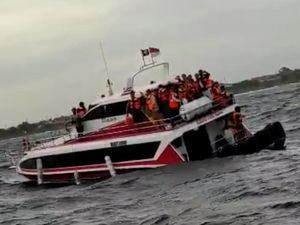 Detik-detik Kapal Cepat Nusa Penida-Sanur Tenggelam Detik-detik Kapal Cepat Nusa Penida-Sanur Tenggelam