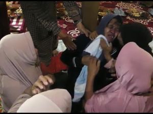 Tangis Keluarga Sambut TKW asal Pinrang yang Hilang Kontak 28 Tahun