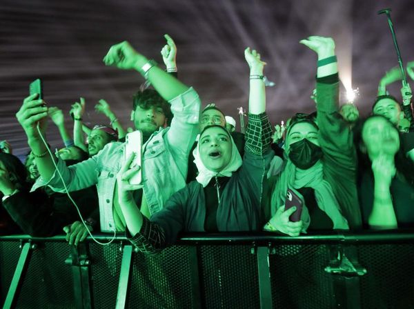 Wajah Baru Arab Saudi, Kini Banyak Perempuan Tanpa Abaya dan Cadar