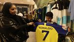 Warga Arab Rela Antre Demi Jersey Ronaldo