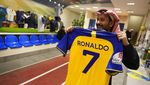 Warga Arab Rela Antre Demi Jersey Ronaldo