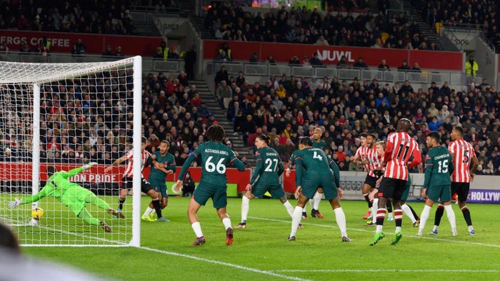 BRENTFORD, ENGLAND - JANUARY 02: Own goal from Liverpools Ibrahima Konate  during the Premier League match between Brentford FC and Liverpool FC at Brentford Community Stadium on January 2, 2023 in Brentford, United Kingdom. (Photo by David Horton - CameraSport via Getty Images)