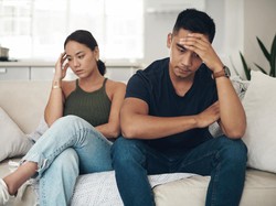 Ramai Netizen Curhat Nggak Betah di Rumah Mertua, Psikolog Beri Solusi