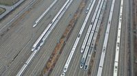 Penampakan Kereta Cepat Keluar Kandang Jelang Musim Mudik di China