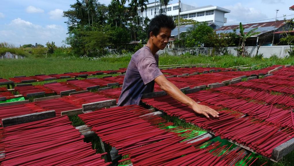1,5 Ton Dupa Dibuat di Rumah Ini Nih! 1,5 Ton Dupa Dibuat di Rumah Ini Nih!