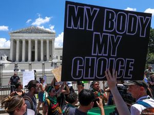 Alasan Mahkamah Agung AS Tolak Pembatasan Pil Aborsi Alasan Mahkamah Agung AS Tolak Pembatasan Pil Aborsi