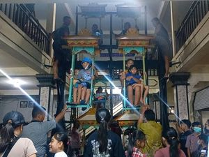 Seperti Rollercoaster, Serunya Naik Ayunan Lawas Saat Galungan Seperti Rollercoaster, Serunya Naik Ayunan Lawas Saat Galungan