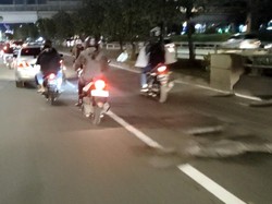 Bahaya! Banyak Lubang di Flyover Pancoran Arah Cawang