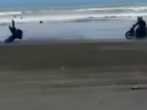 Kabupaten Sukabumi Beri Izin Balapan di Pantai Ujunggenteng? Kabupaten Sukabumi Beri Izin Balapan di Pantai Ujunggenteng?