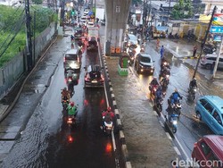 Banjir di Dekat Seskoal Jaksel Surut, Lalin Mulai Terurai