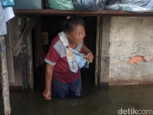 Banjir di Prampelan Demak, Warga Emoh Ngungsi Bikin Panggung di Rumah Banjir di Prampelan Demak, Warga Emoh Ngungsi Bikin Panggung di Rumah