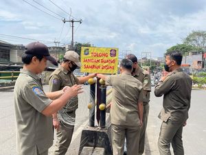 23 Warga Terciduk Buang Sampah di Tengah Jalan di Ciledug Diamankan