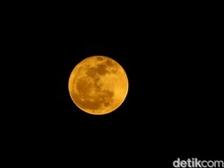 Sering Berubah-ubah, Apa Warna Bulan Sebenarnya?